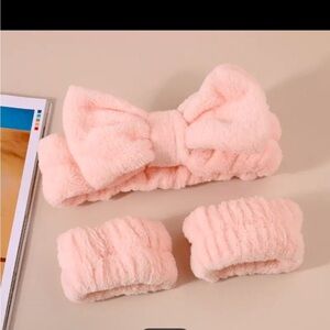 Spa head band and wrist towels
